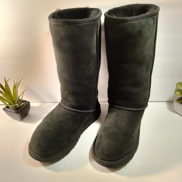 🧤 UGG TALL BOOTS s/n 5229 🍂 - Picture 2 of 10